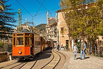 the orange soller tram