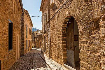 A narrow alleyway between two stone buildings