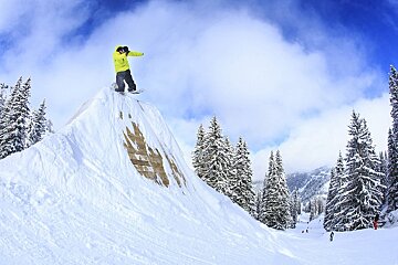 Snowboarder in the Stash Freestyle Park