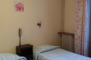 Les Fleurs Hotel, Morzine twin bedroom