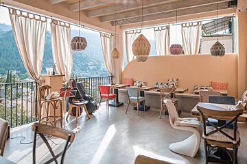 Nama Restaurant, Deia restaurant