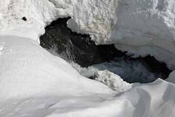 a hole in the gorge