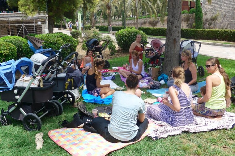 mother & toddler picnic in palma park