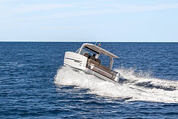A boat with the word magna on the side of it