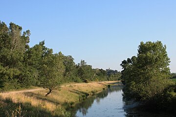 a canal not far from the centre of avignon