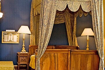 Chateau de Lanquais, Lanquis double bedroom