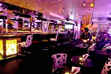 Le Quai interior