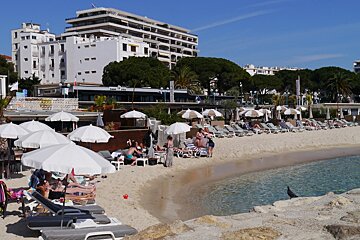 Ponton Courbet Beach, Juan les Pins