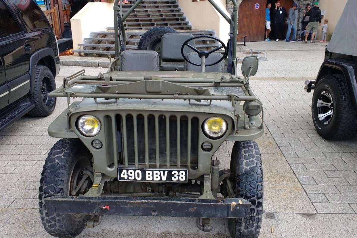 classic cars in 2 alpes Vintage Car Show