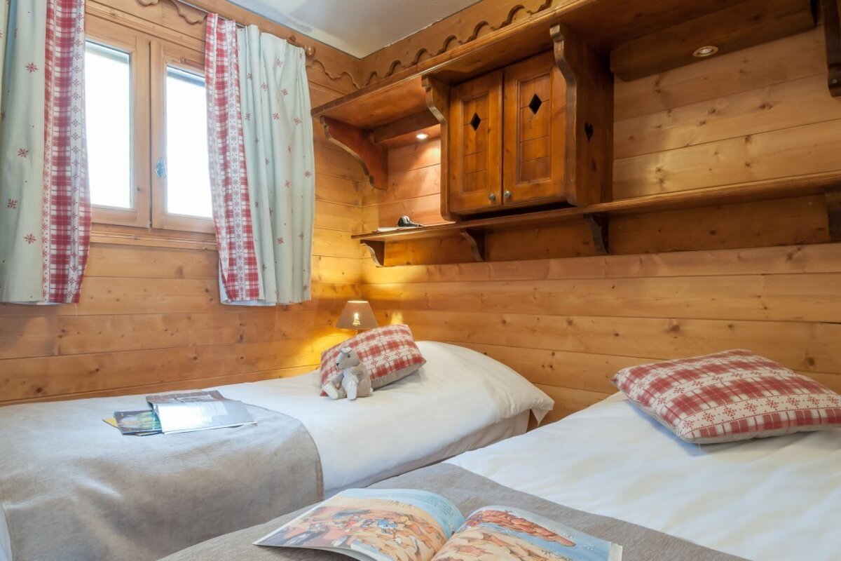 2 bed apartments - Les Fermes de Meribel Premium, Meribel Village twin bedroom