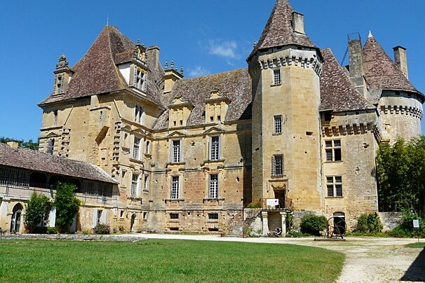 the exterior of the Chateau de Lanquais, near Couze-et-Saint-Front