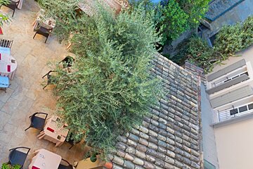 La Prevote Restaurant, Isle sur la Sorgue garden