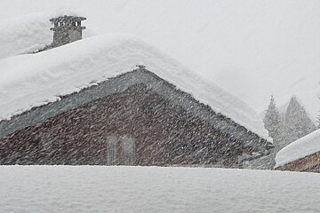 Snow storms & sun in Val d'Isere this week