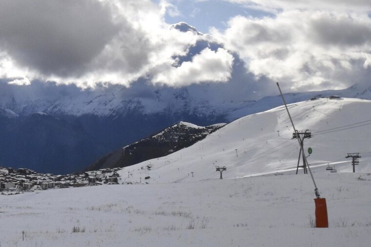Alpe d'Huez mid station web cam shot Nov 23