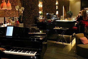 Hotel Mont Blanc - Bar Review