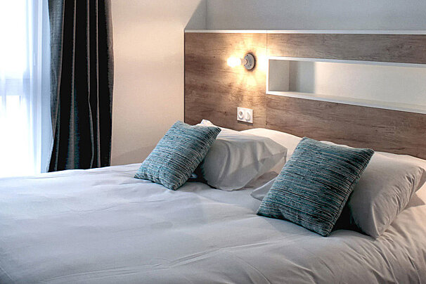 Le Collognes Hotel, Brive-la-Gaillarde double bedroom