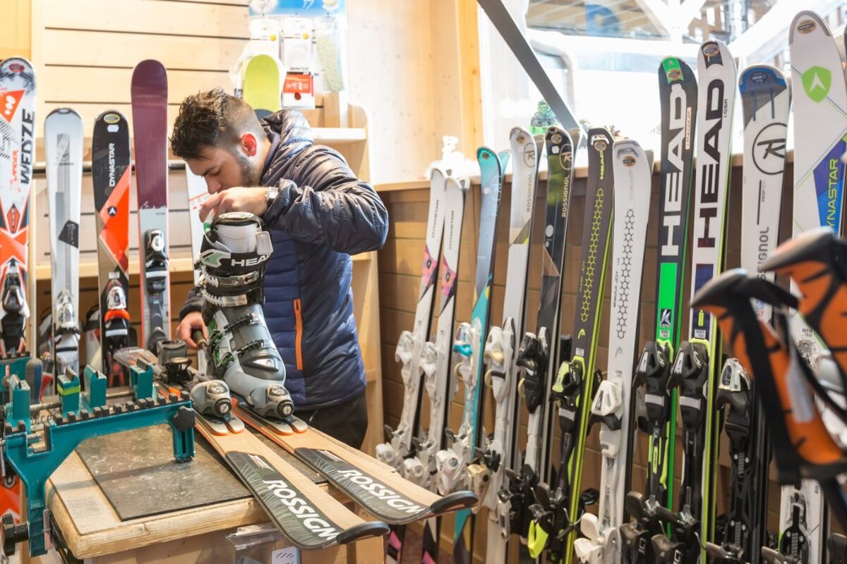 Skimium - Altistore Ski Hire, Meribel Altiport shop interior