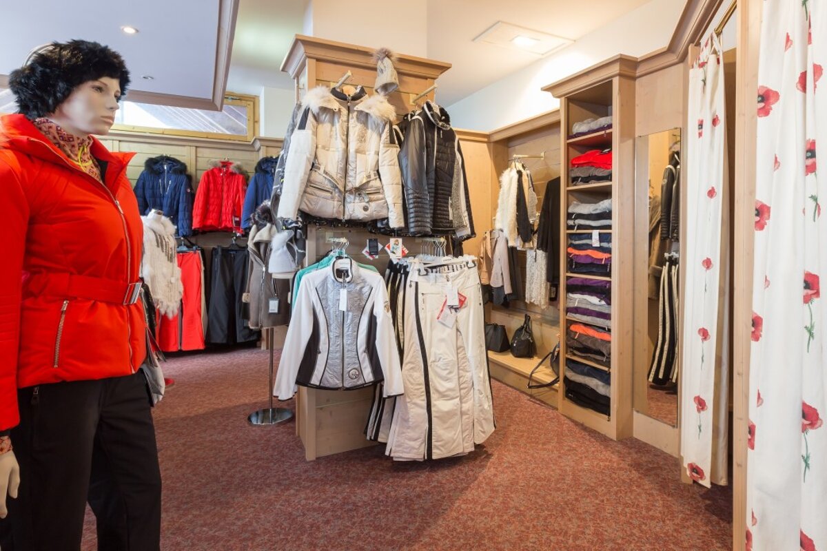Skimium - Altistore Ski Hire, Meribel Altiport shop interior