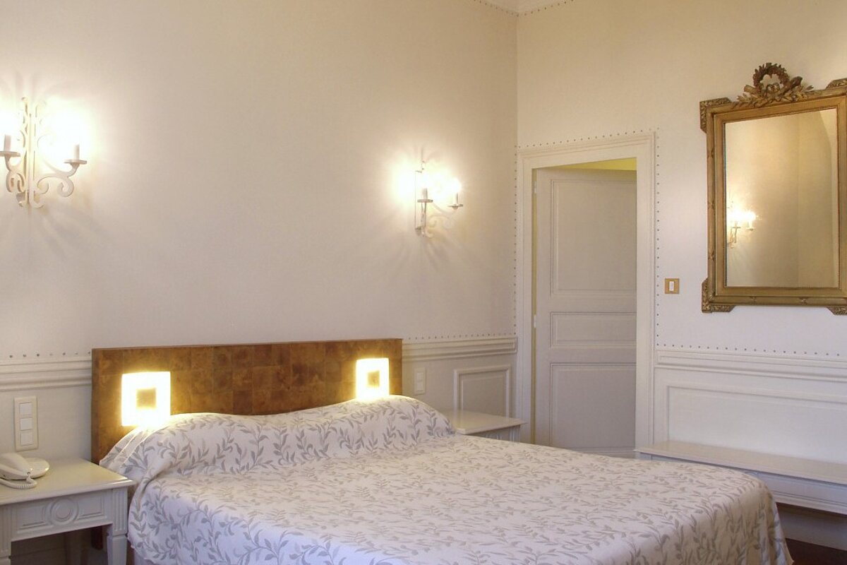 Tertres Chateau, Onzain double bedroom