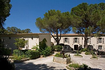 Benvengudo Hotel, Les Baux de Provence exterior