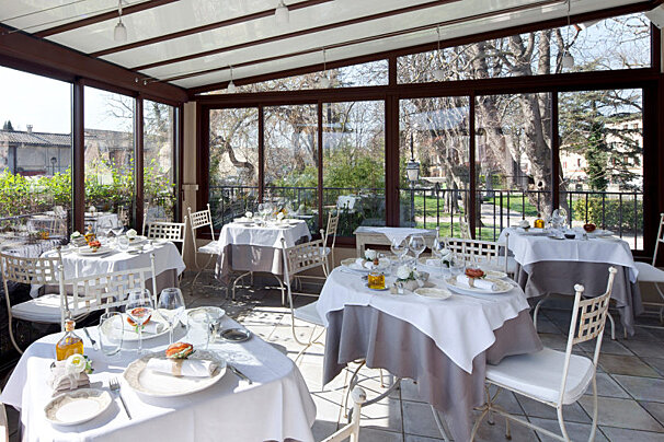 Cafe Fleurs, Aujardin d'Aubanel, Isle sur la Sorgue restaurant terrasse