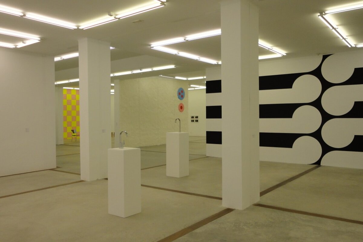 walls in art gallery