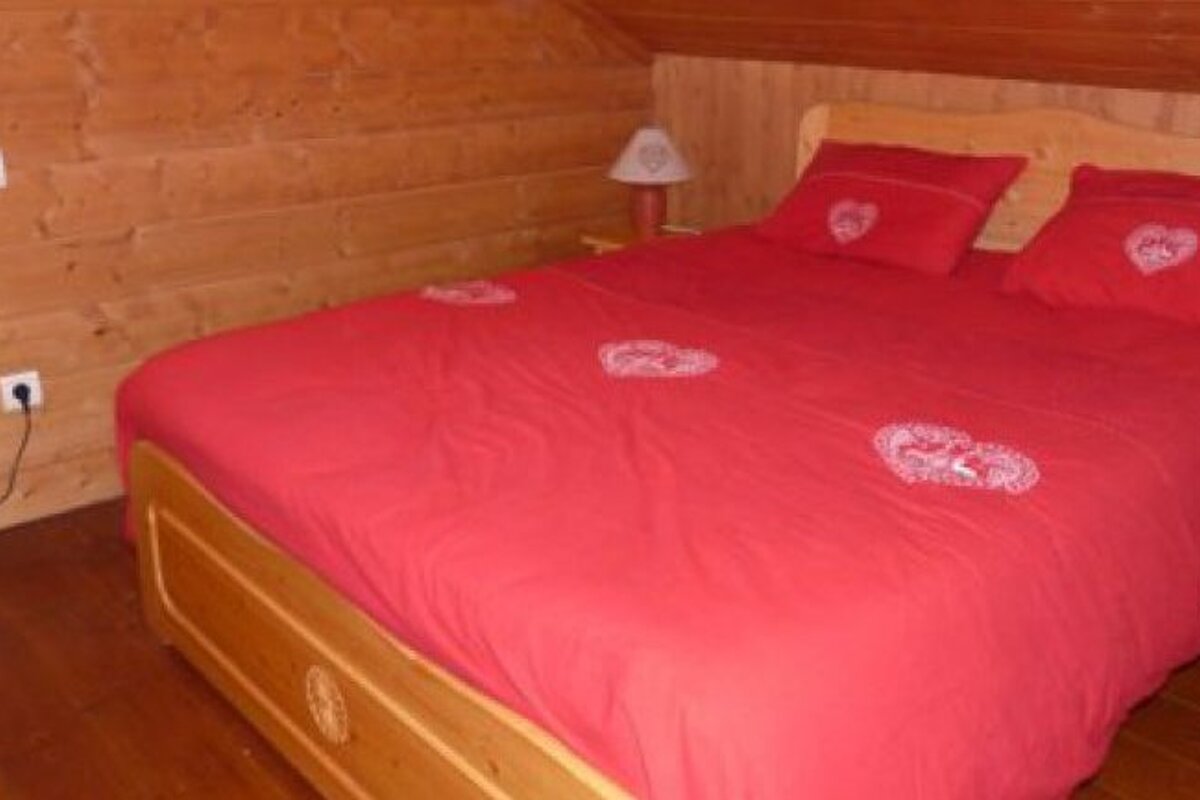 Fermes de Meribel 13 Apartment, Meribel Village double bedroom