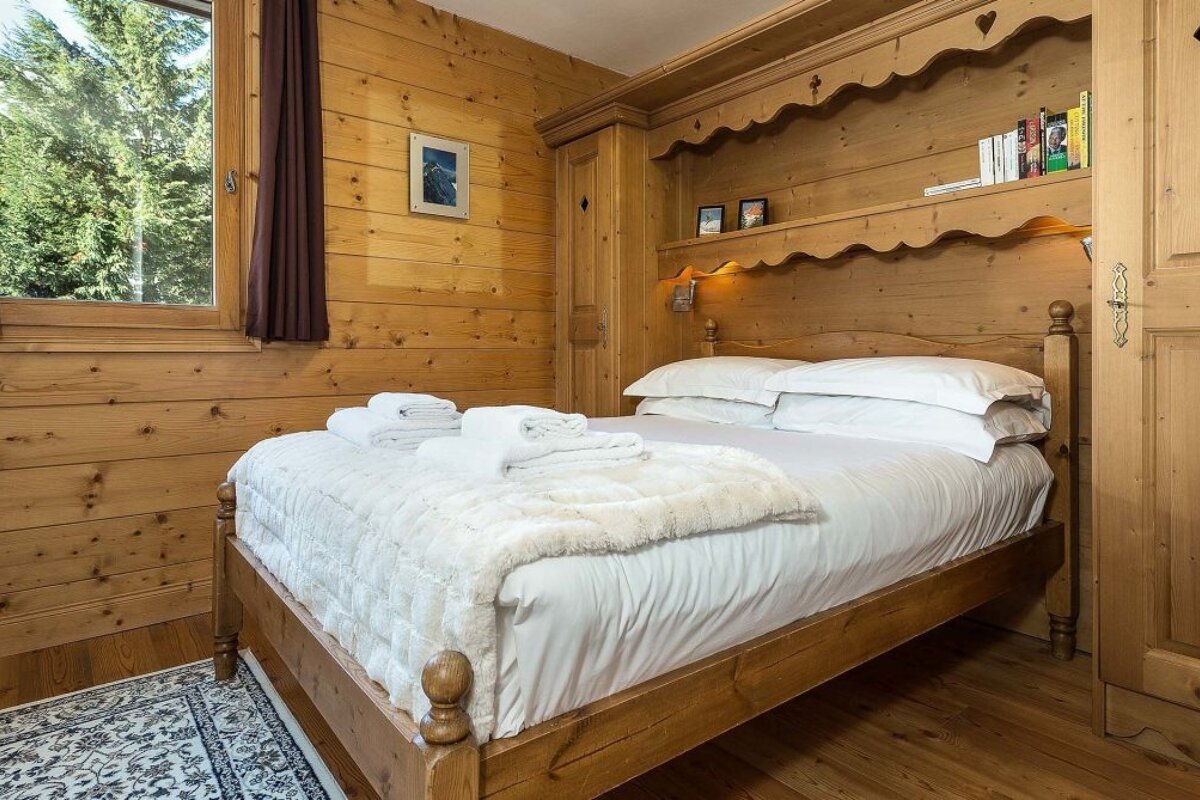 Kandahar Apartment, Chamonix - Les Houches double bedroom
