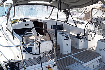 The steering wheel of a sailboat has the number 60 on it