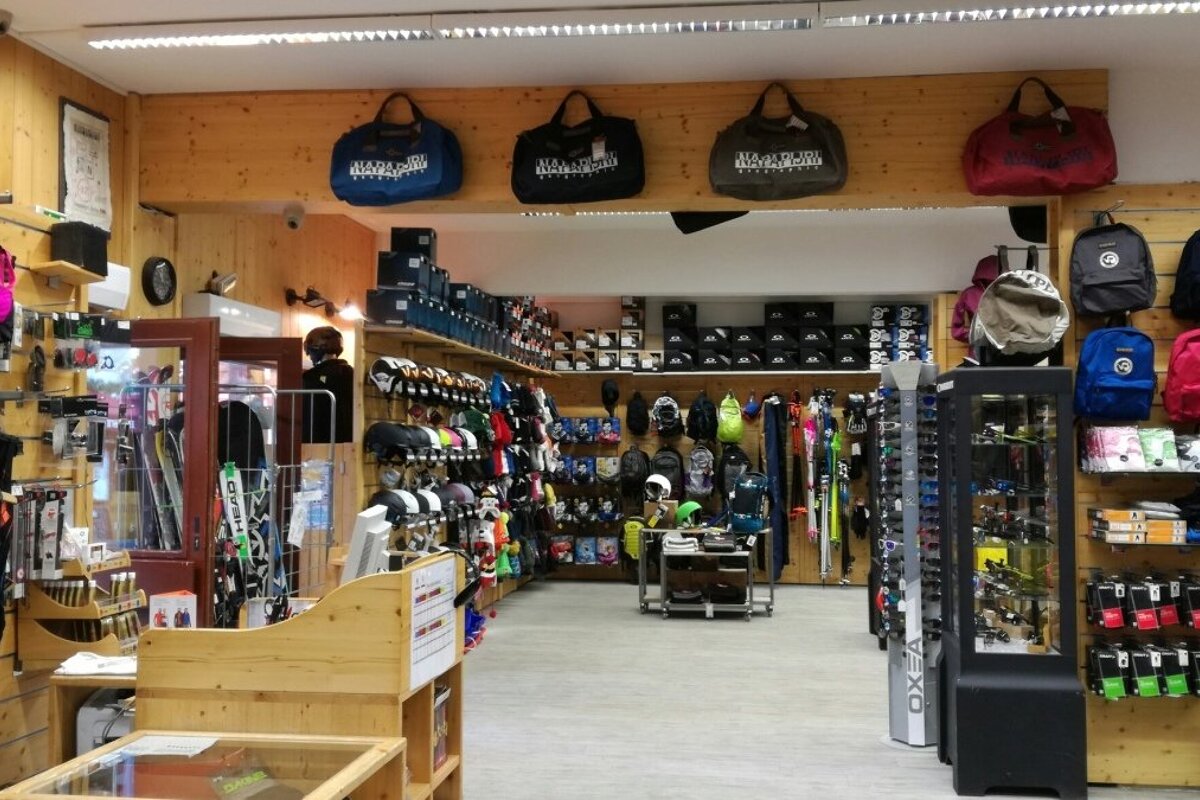 Precision Ski - Galerie du Charvet Ski Hire, Les Arcs 1800 shop interior