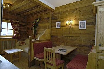 Chalet L'Altibar 02 - Apartment, Courchevel 1850 dining room