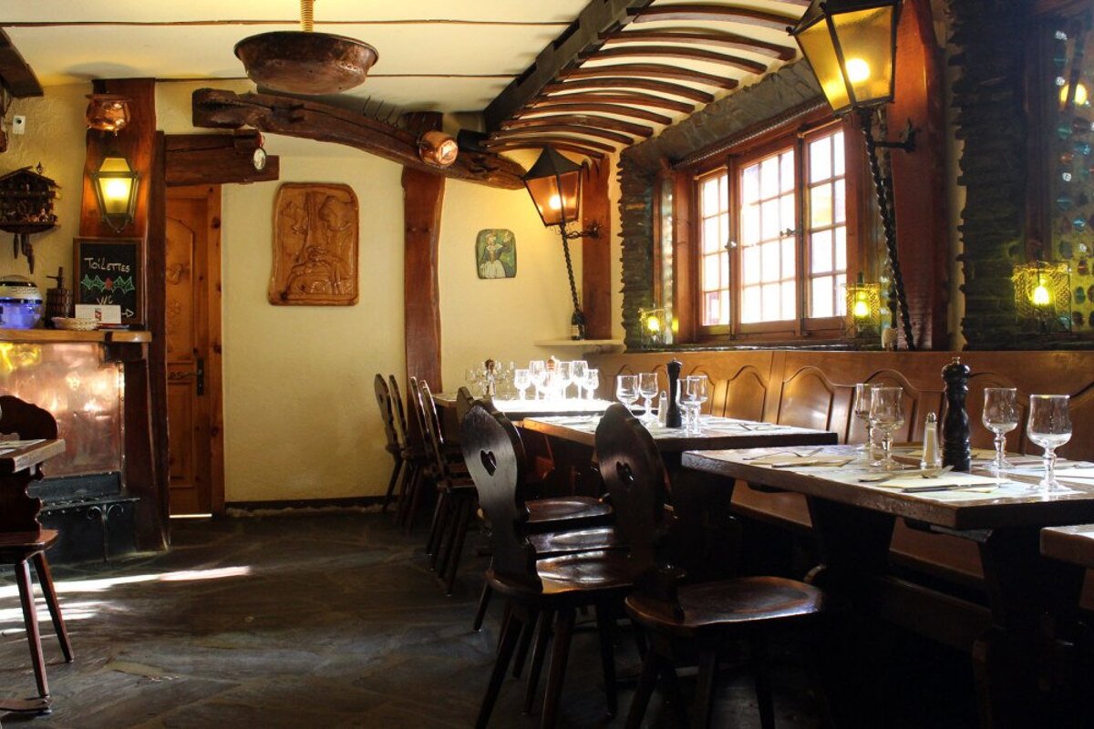 Le Caveau Restaurant, Verbier interior