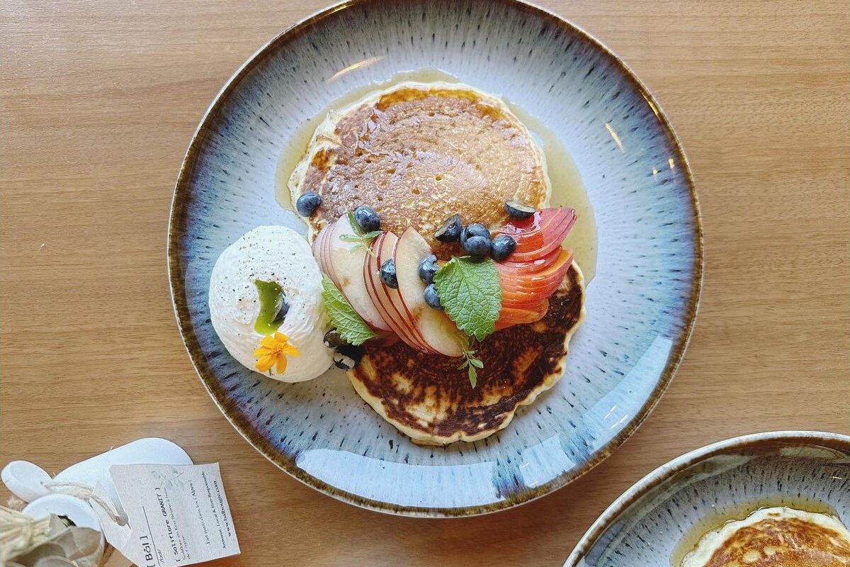 A plate of food with a tag that says no.1 on it