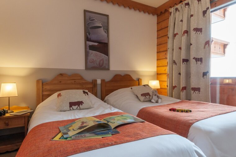 4 bed apartments - Residence Les Hauts Bois Premium, Aime La Plagne twin bedroom