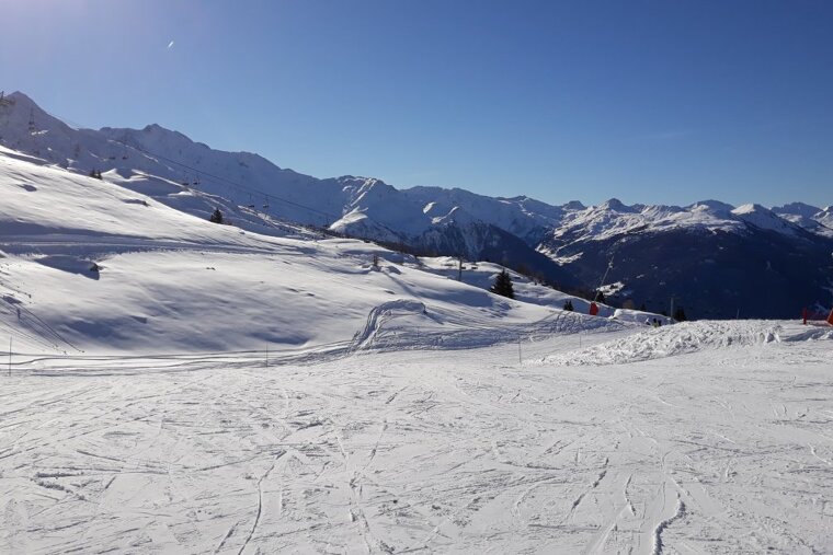 Cruising the blue runs in Les Arcs in 2019