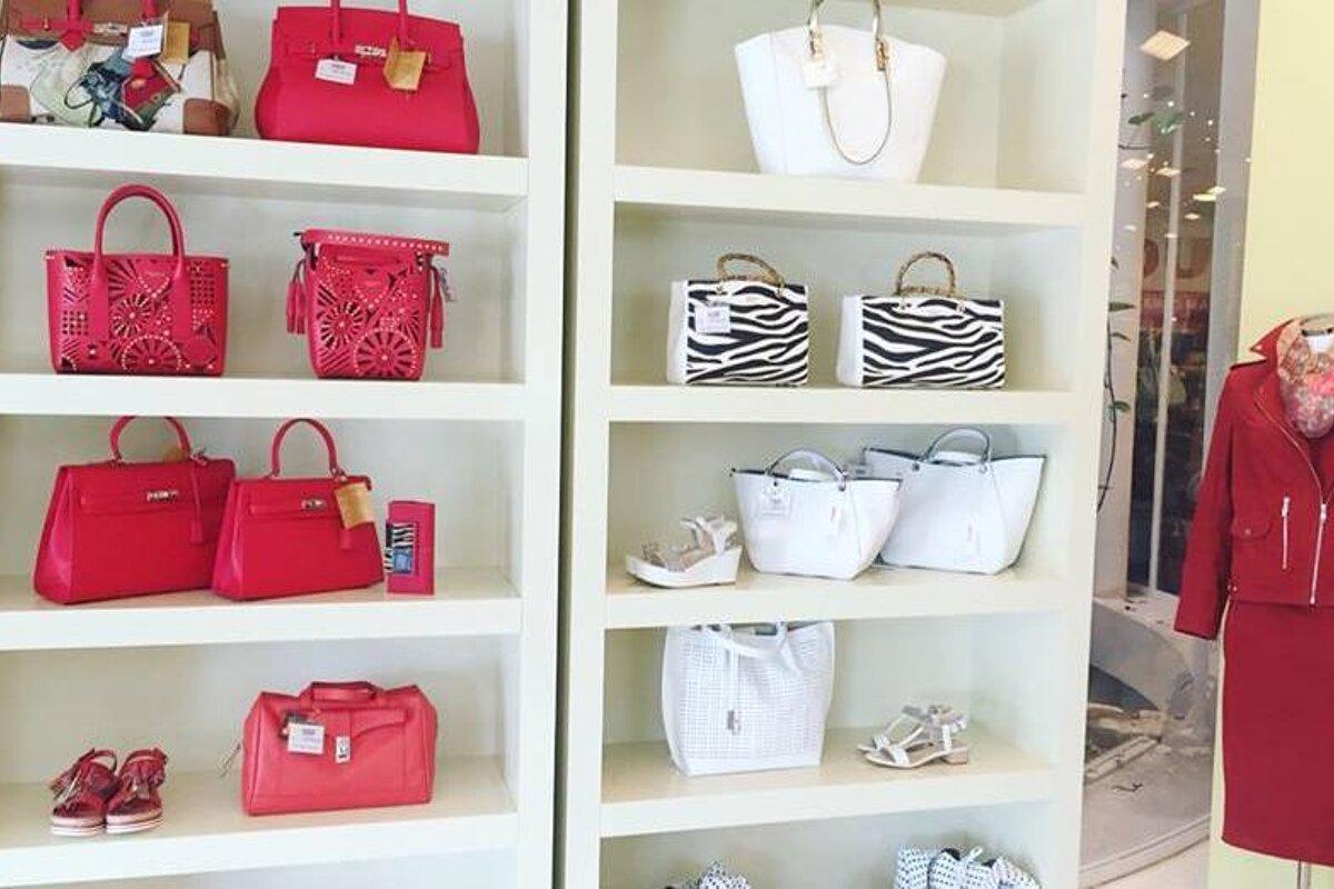 Munper Leather Outlet, Inca shop interior