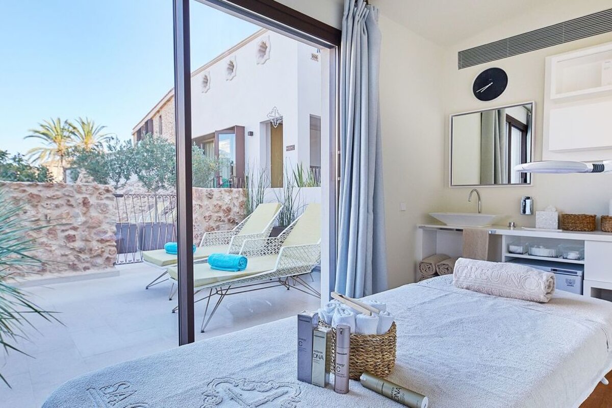 a picture of a hotel suite at Sa Creu Nova Art Hotel & Spa, Campos