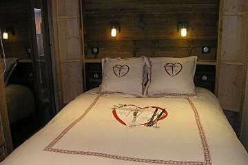 Arolaz 5 Apartment, Meribel - Centre double bedroom