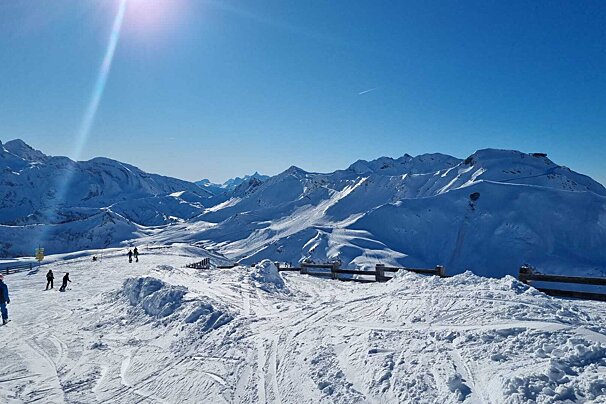 Open pistes on a sunny day in Avoriaz