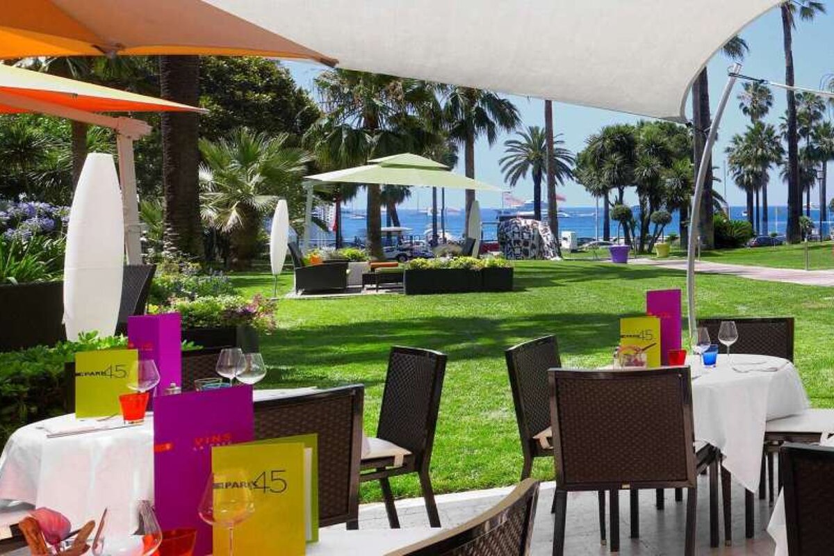 Le Grand Hotel, Cannes hotel restaurant