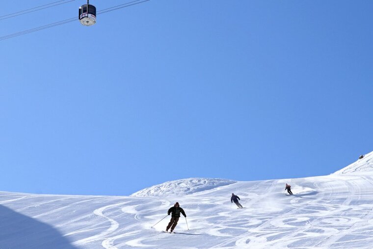 Shredding the reds and blacks in Les Deux Alpes 2018