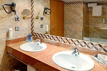 Tryp Bellver Hotel, Palma de Mallorca bathroom