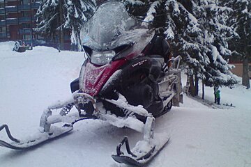 a skidoo in les arcs
