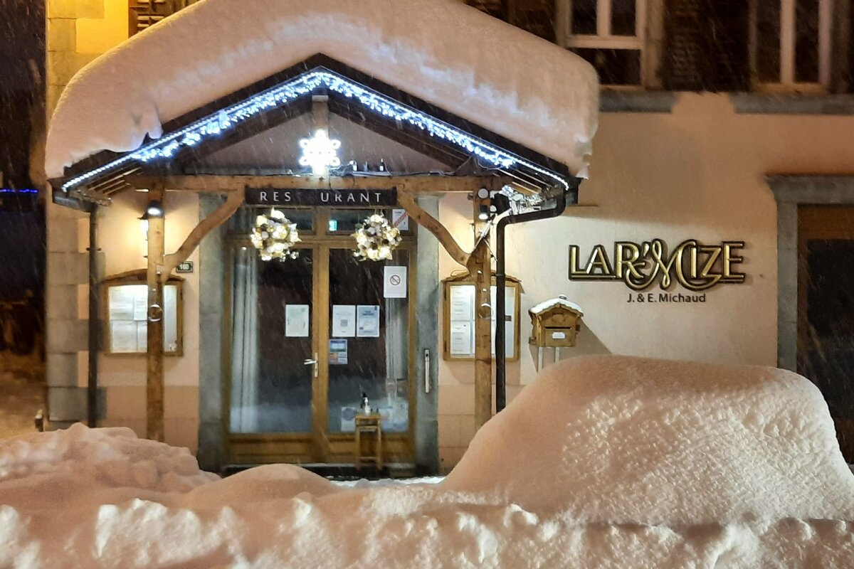 A restaurant called lamyze is covered in snow