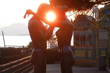 'Invitation' at sunset in Juan les Pins