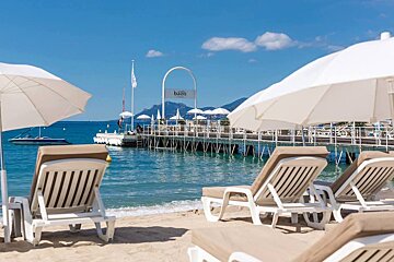the jetty of baoli beach club in cannes