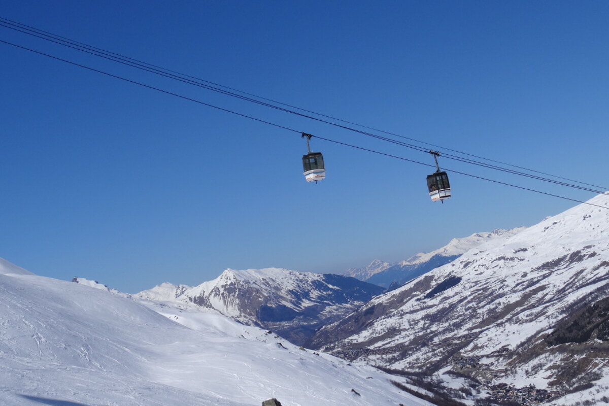 two gondola cabins in val thorens