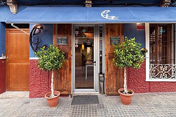 Duke Restaurant, Santa Catalina exterior