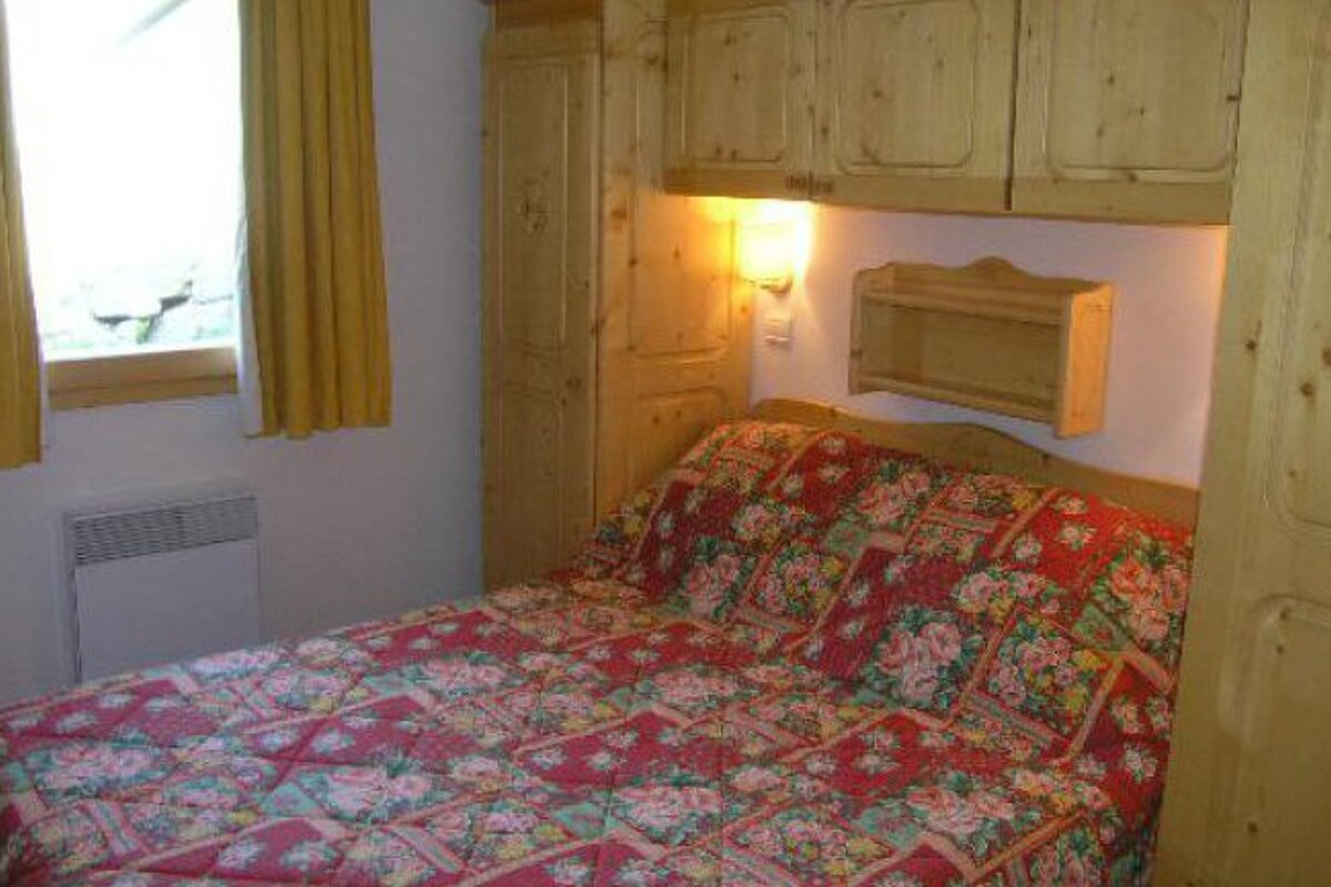 Grand Duc 1 Apartment, Meribel - Centre double bedroom