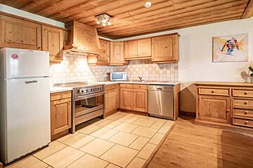 Le Rucher Chalet, Morzine kitchen